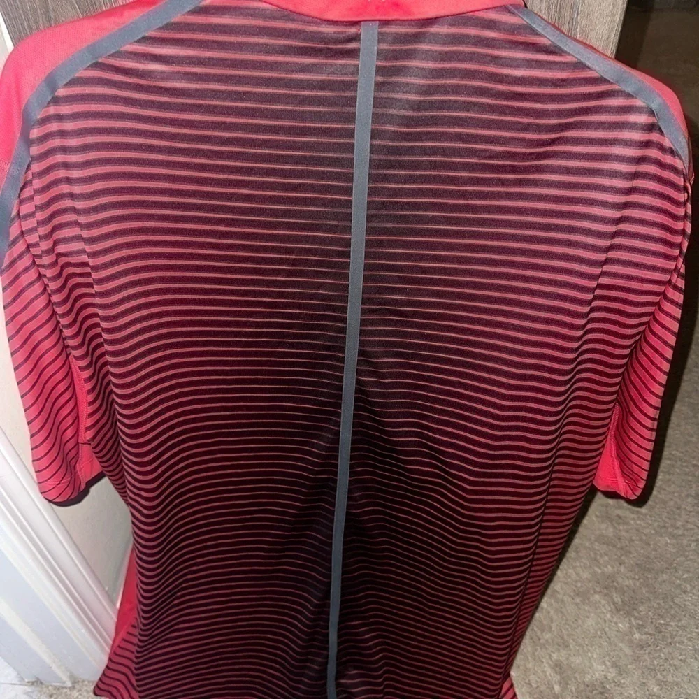 Men’s used Nike Tiger Woods collection size XL polo golf shirt red stripe